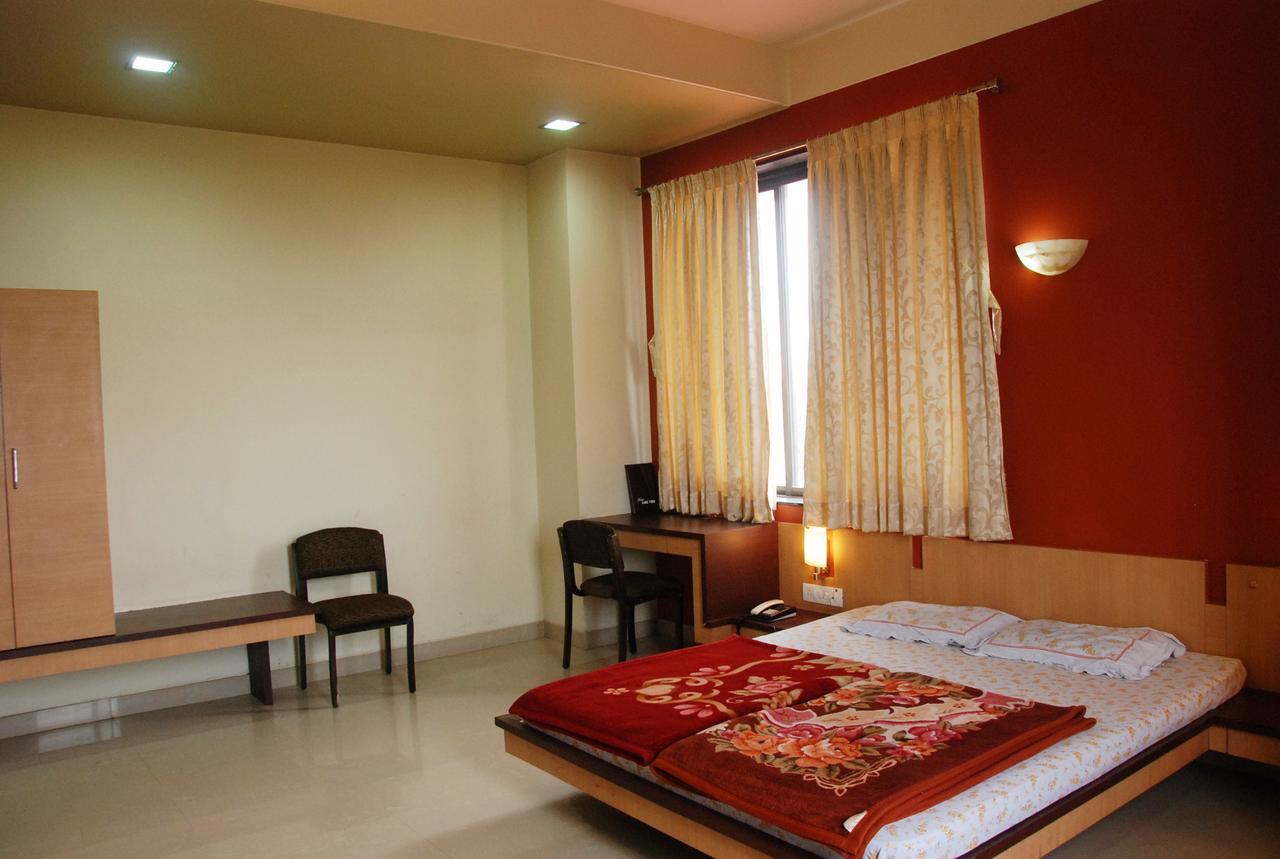 Hotel Lake View Satara Exterior photo