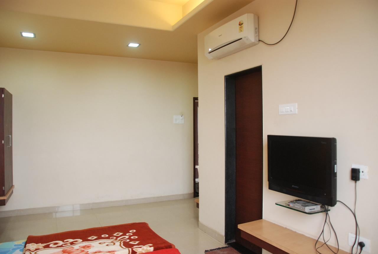 Hotel Lake View Satara Exterior photo