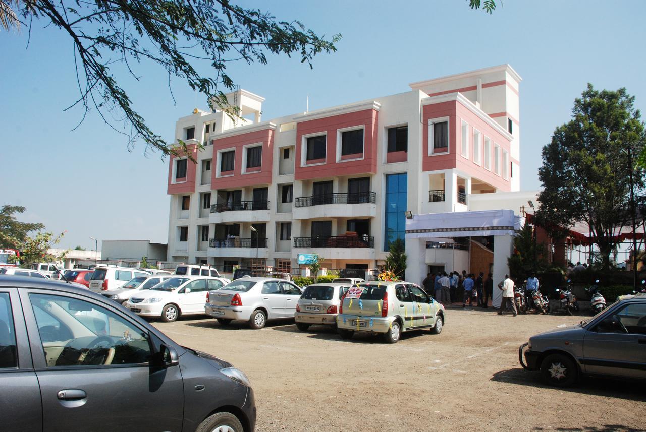 Hotel Lake View Satara Exterior photo